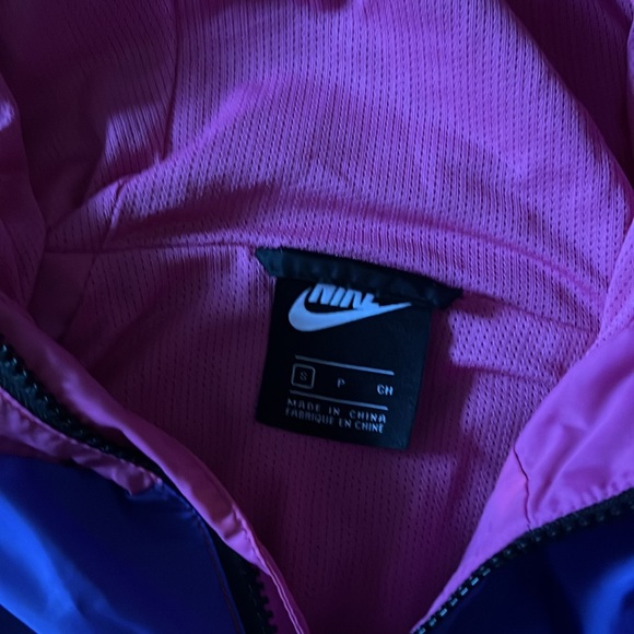 Nike rain style hooded jacket - Picture 2 of 4